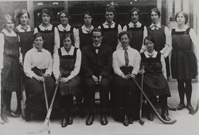 University College, Southampton women's hockey team, 1915.